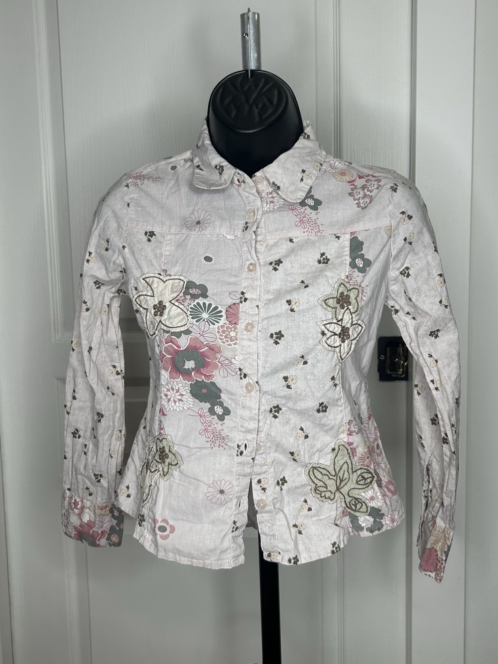 Cutesy button up floral shirt